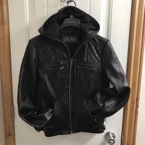 💰FLASH SALE💰 *🏆H.P 7/3/19LEATHER QUILTED BOMBER